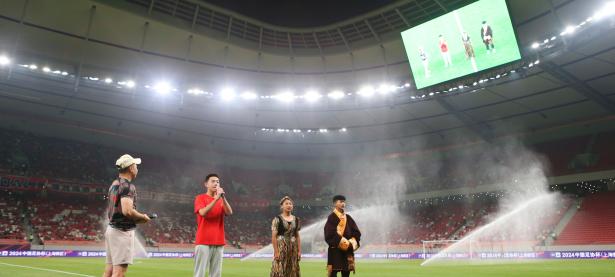 28圈-赛后法国杯焦点战，广州队内部沟通，气氛紧张，年轻球员得到机会(蓝桥杯是组队还是个人)