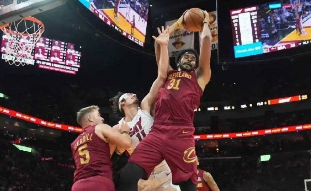 包含赛地聚焦——意大利杯赛后热度飙升，克里夫兰骑士战术微调，引发热议，球队文化再被提及的词条