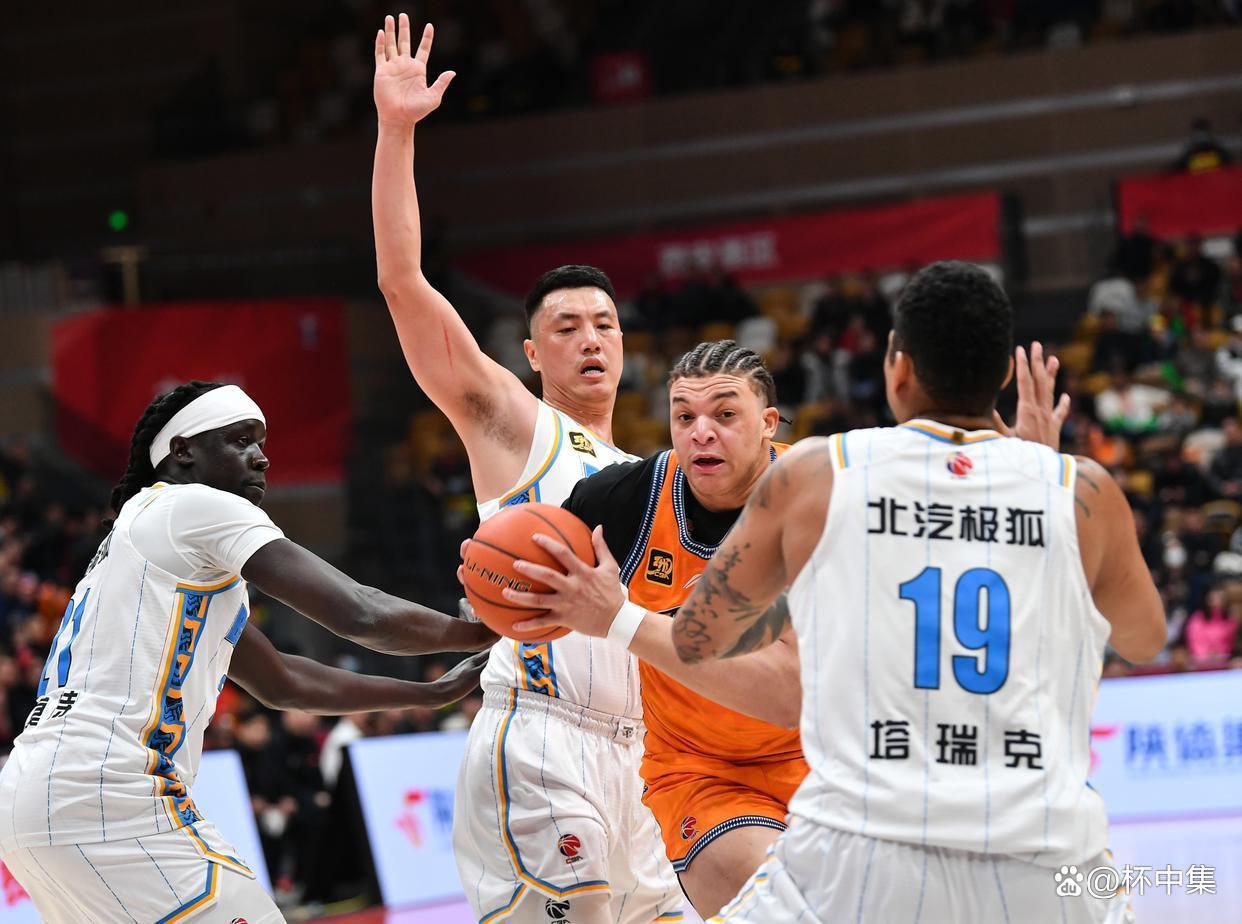 风云突变！广厦男篮冲刺阶段单刀错失，CBA常规赛版图或变，赛场秩序良好，轮换策略成焦点