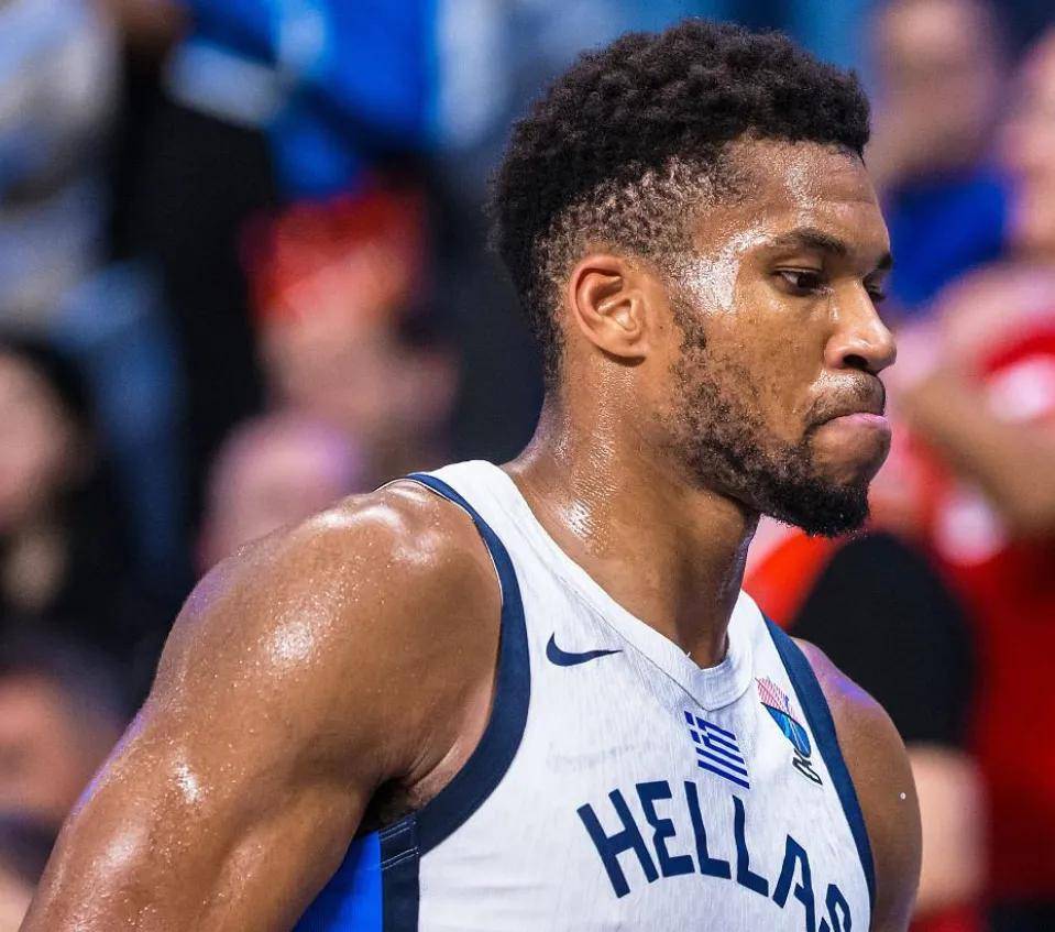 包含全明星赛清晨再迎强敌；密尔沃基雄鹿远射贴柱；主帅态度：更衣室稳定；球探报告显示潜力的词条